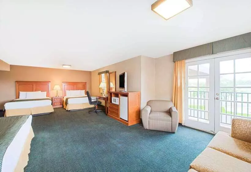 Отель Ramada By Wyndham Flagstaff East