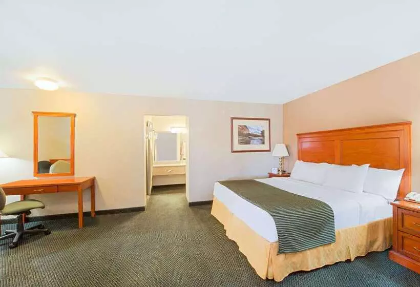 Отель Ramada By Wyndham Flagstaff East