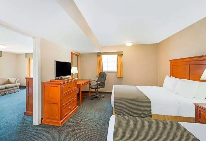 Отель Ramada By Wyndham Flagstaff East