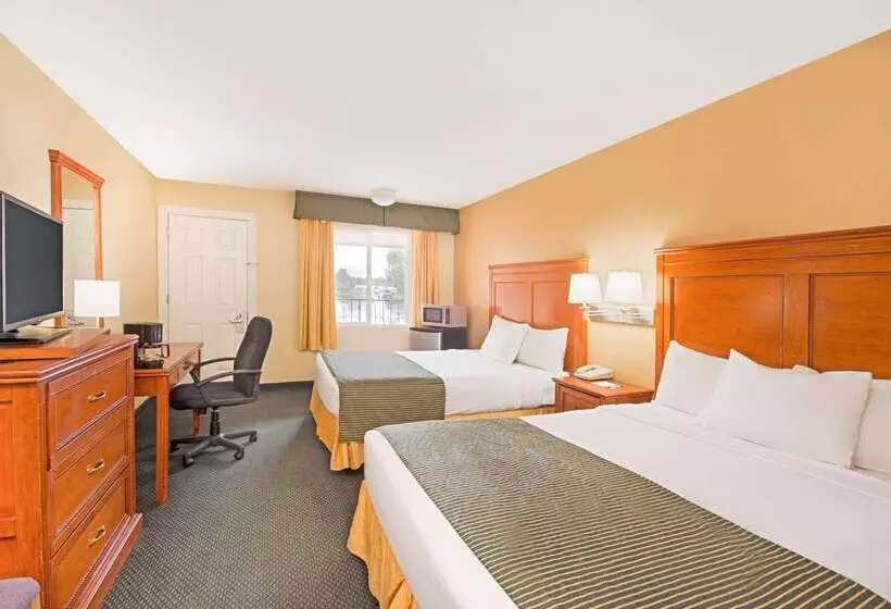 Отель Ramada By Wyndham Flagstaff East