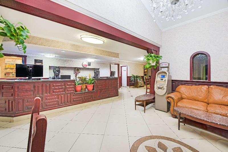 فندق Ramada By Wyndham Flagstaff East