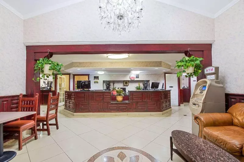 Отель Ramada By Wyndham Flagstaff East