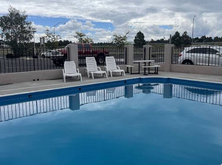 فندق Ramada By Wyndham Flagstaff East