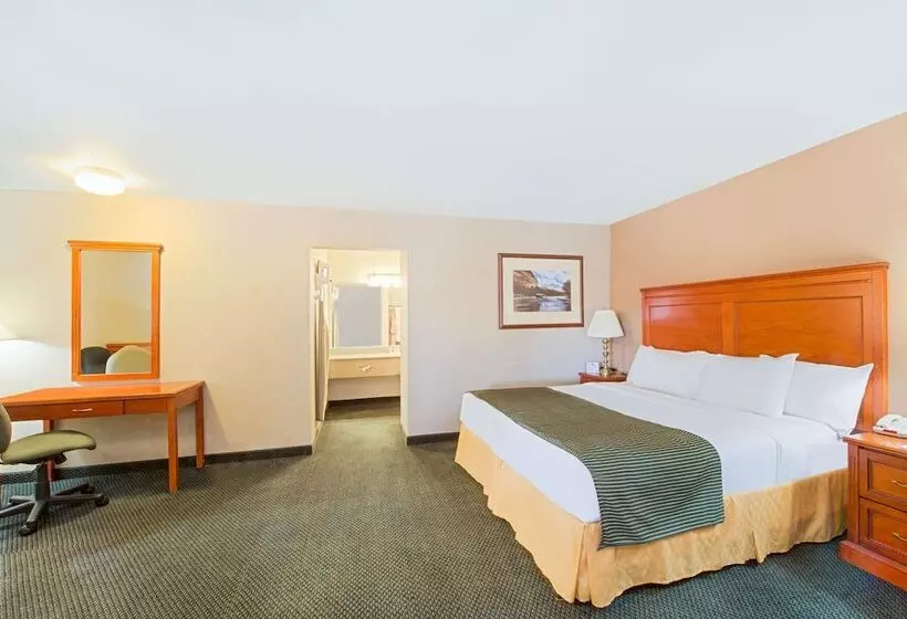 Отель Ramada By Wyndham Flagstaff East