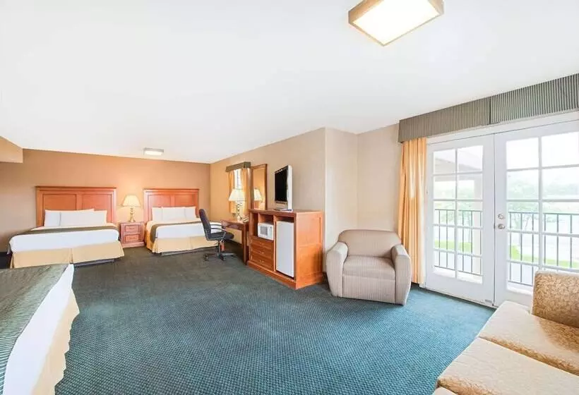 Отель Ramada By Wyndham Flagstaff East