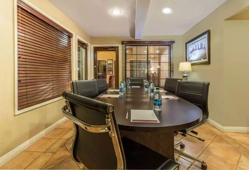 فندق Ramada By Wyndham Mountain View