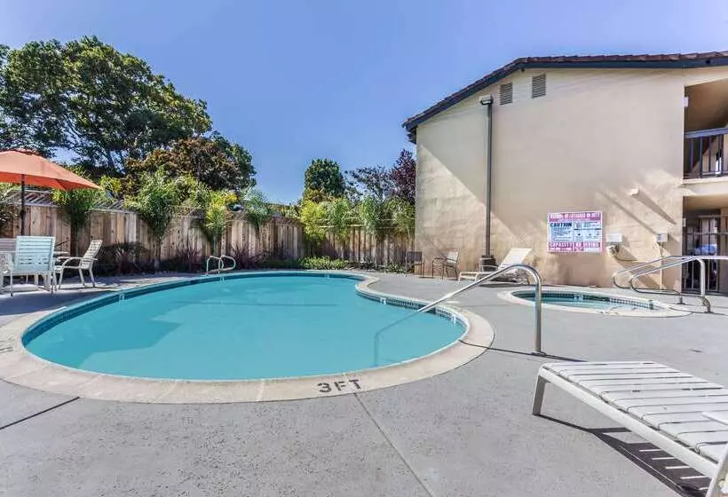 فندق Ramada By Wyndham Mountain View