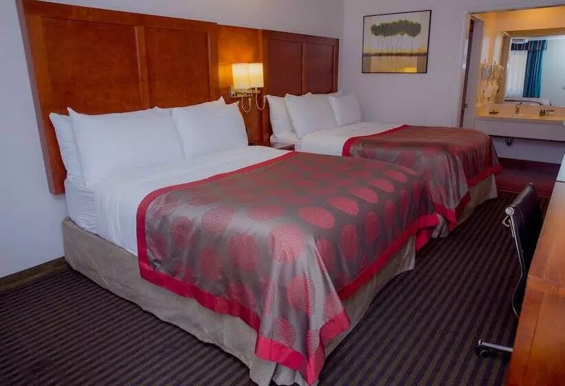 فندق Ramada By Wyndham Mountain View