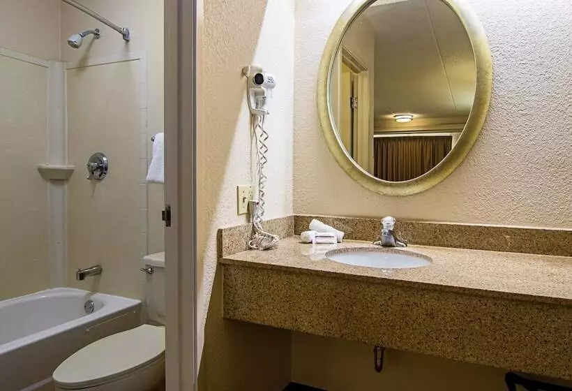 فندق Red Oak Inn Detroit   Southfield