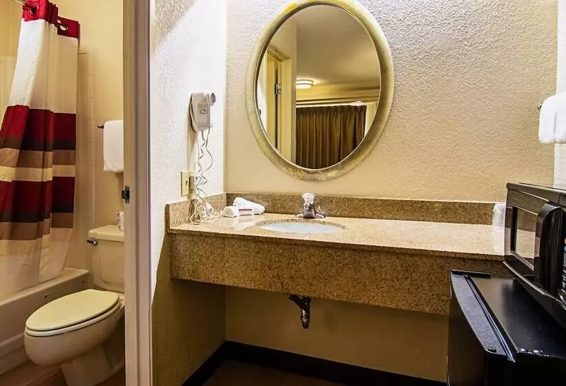 فندق Red Oak Inn Detroit   Southfield