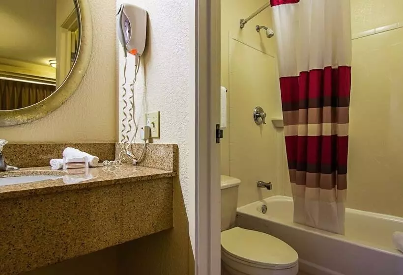 فندق Red Oak Inn Detroit   Southfield