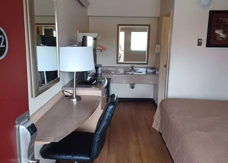 فندق Red Oak Inn Detroit   Southfield