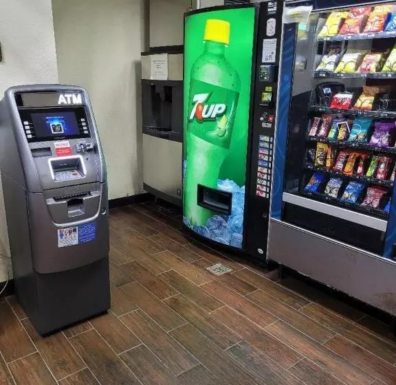 فندق Red Oak Inn Detroit   Southfield