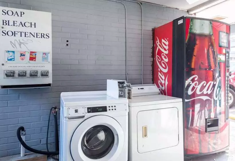 Motel 9 University Downtown