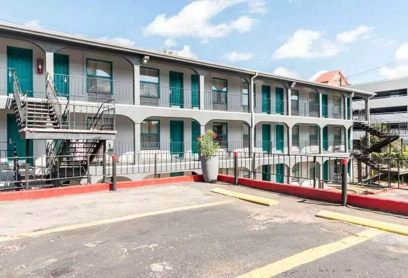 Motel 9 University Downtown