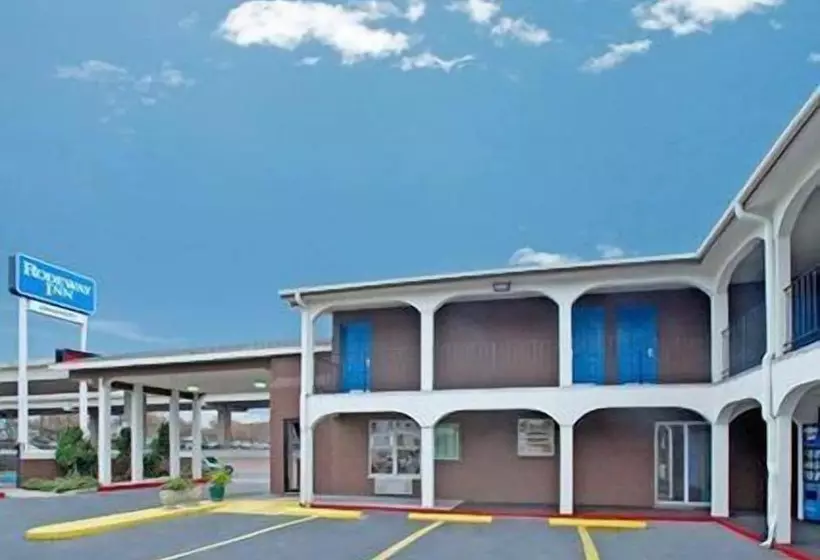 Motel 9 University Downtown