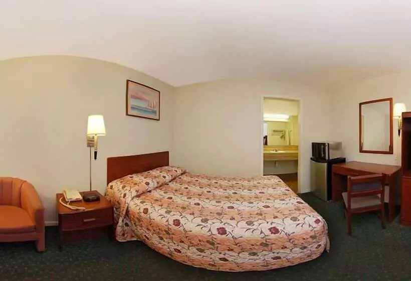 Motel 9 University Downtown