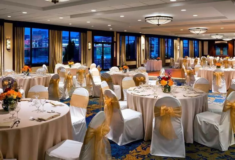 Sheraton Pittsburgh Hotel At Station Square