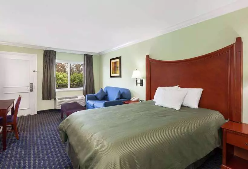 ホテル Travelodge By Wyndham Orange County Airport/ Costa Mesa