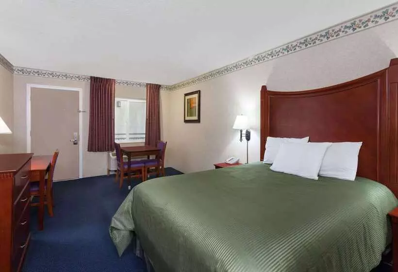 ホテル Travelodge By Wyndham Orange County Airport/ Costa Mesa