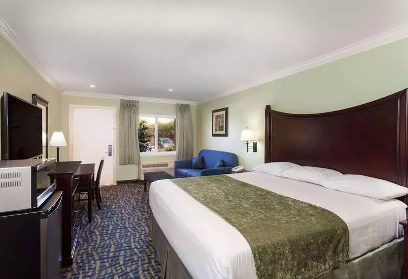 ホテル Travelodge By Wyndham Orange County Airport/ Costa Mesa