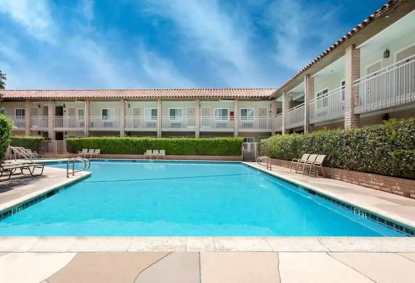 ホテル Travelodge By Wyndham Orange County Airport/ Costa Mesa