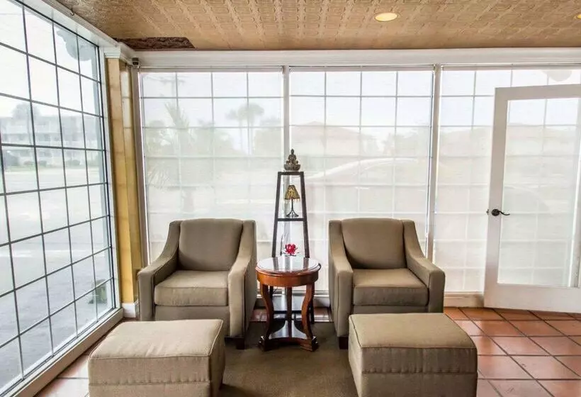 Motel Econo Lodge Cocoa Beach  Near The Port