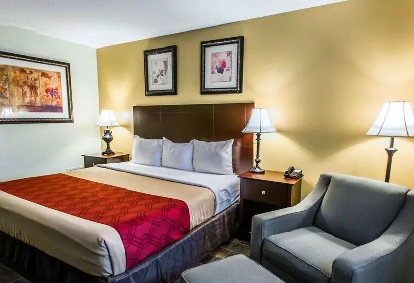 Motel Econo Lodge Cocoa Beach  Near The Port