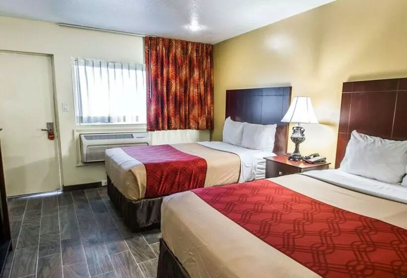 Motel Econo Lodge Cocoa Beach  Near The Port