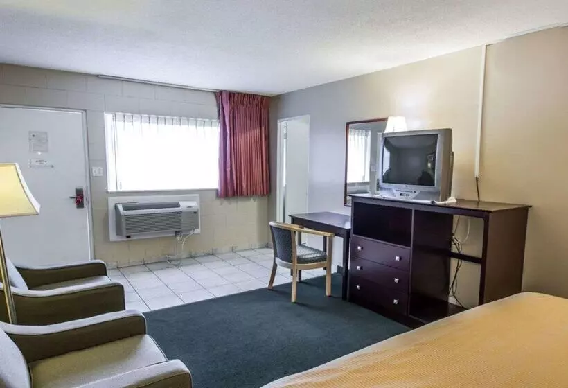 Motel Econo Lodge Cocoa Beach  Near The Port