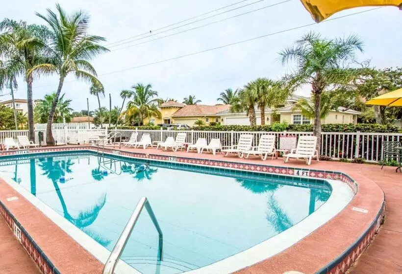 Motel Econo Lodge Cocoa Beach  Near The Port