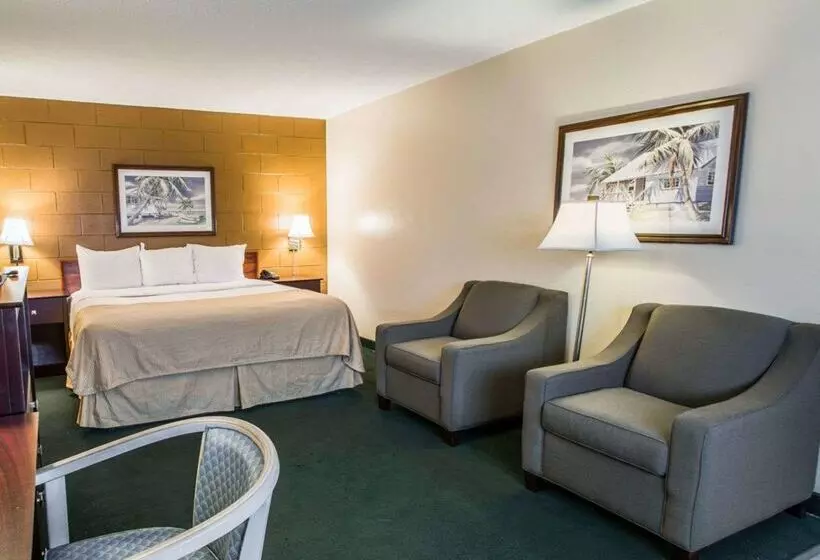 Motel Econo Lodge Cocoa Beach  Near The Port