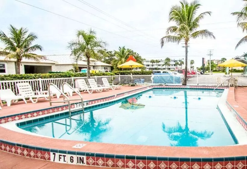 Motel Econo Lodge Cocoa Beach  Near The Port