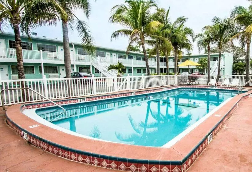 Motel Econo Lodge Cocoa Beach  Near The Port