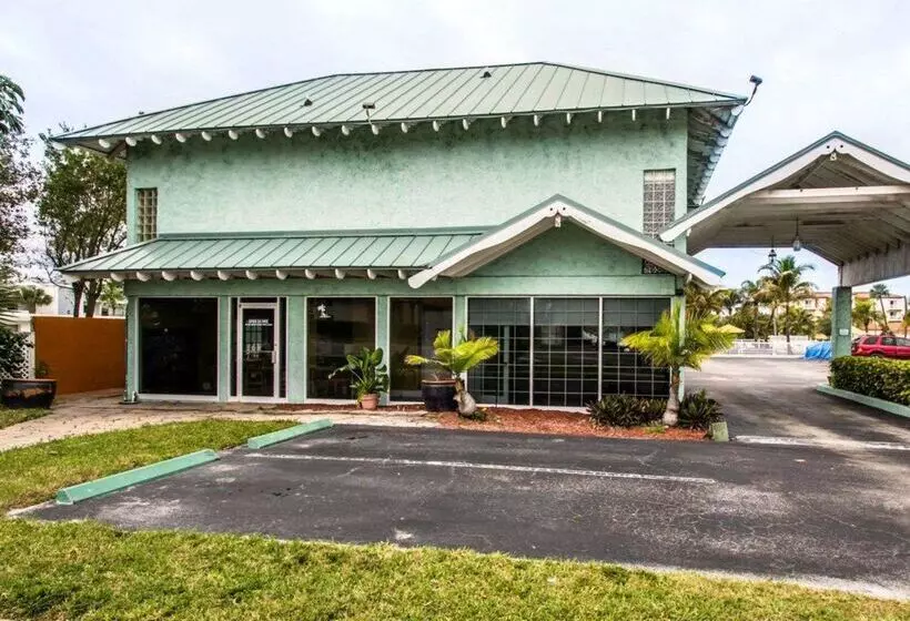 Motel Econo Lodge Cocoa Beach  Near The Port