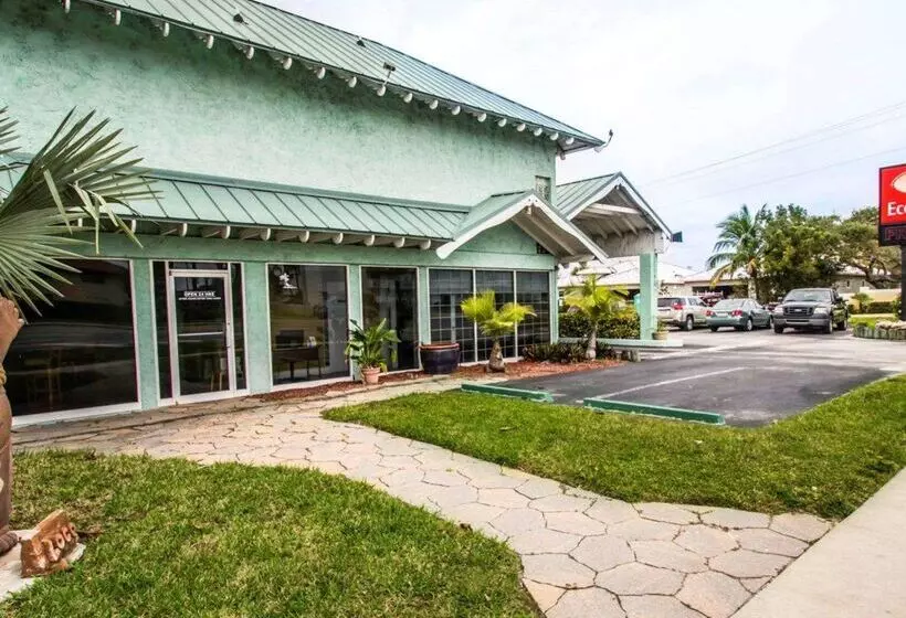 Motel Econo Lodge Cocoa Beach  Near The Port