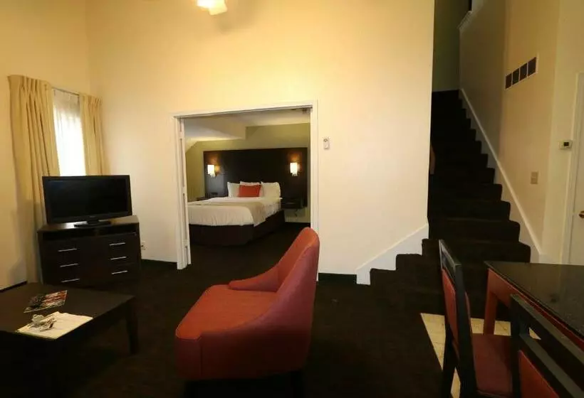 住所  Fairbridge Inn & Suites  Akron Copley Township  West