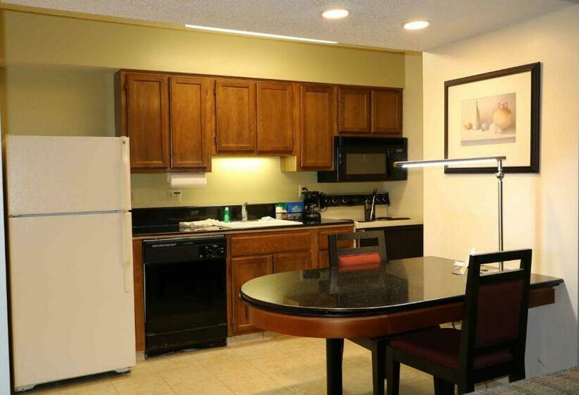 اقامتگاه Fairbridge Inn & Suites  Akron Copley Township  West