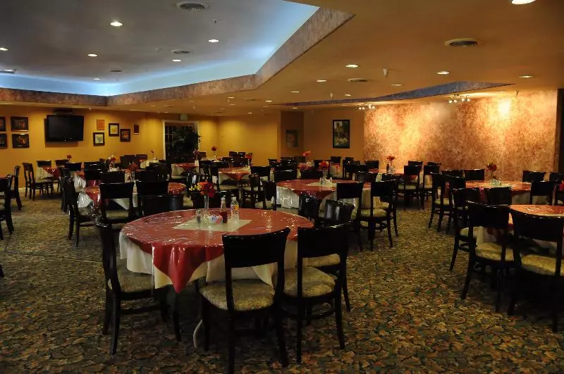 Курорт Saddleback Los Angeles Norwalk