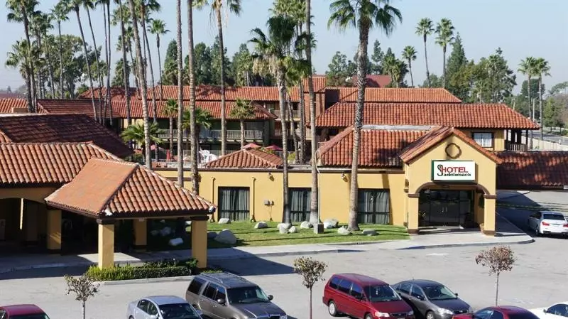 Курорт Saddleback Los Angeles Norwalk