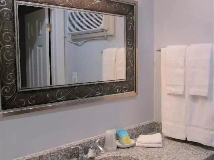 Rio Motel And Suites