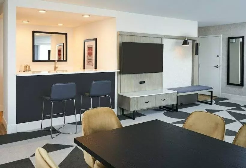 Sheraton Pittsburgh Hotel At Station Square