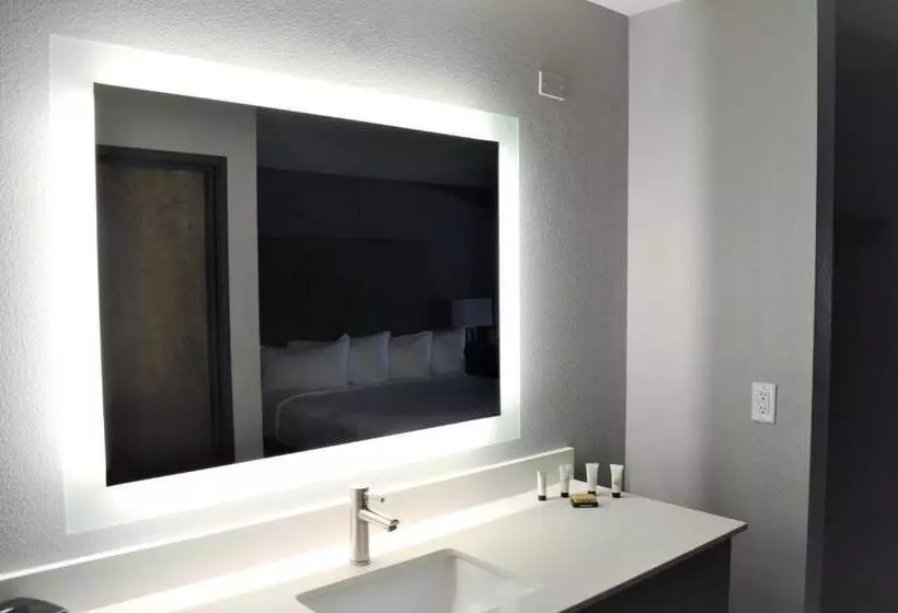 28 Boise Airport, Ascend Hotel Collection