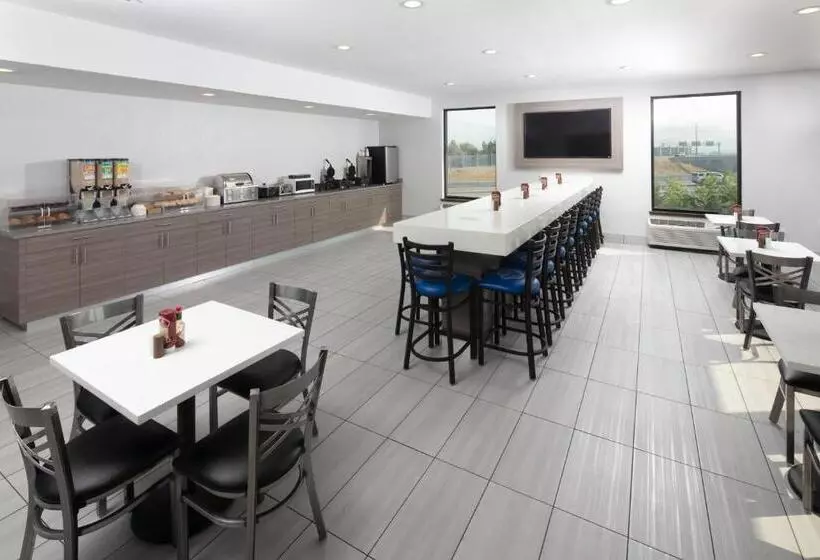 28 Boise Airport, Ascend Hotel Collection