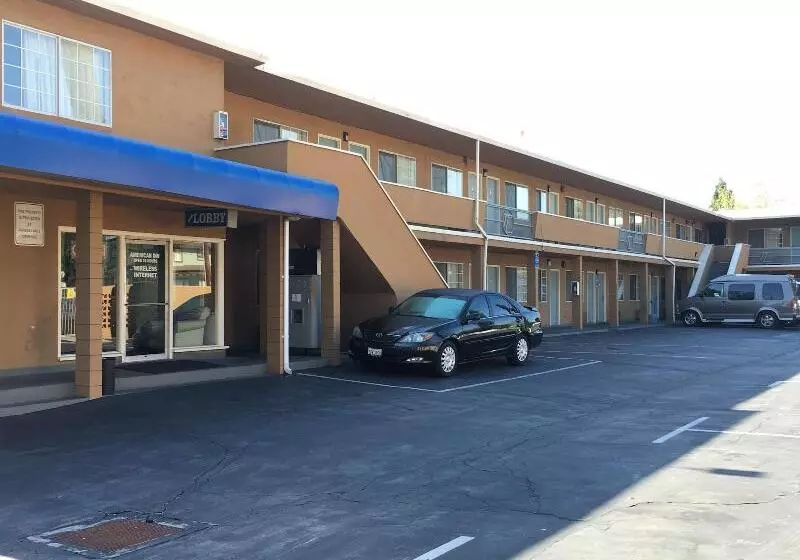 호텔 American Inn Ontario