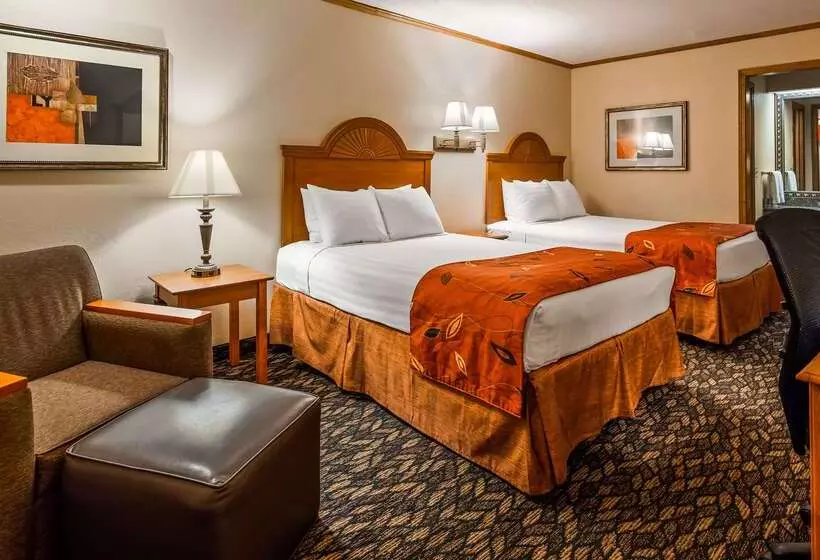 هتل Surestay By Best Western Kansas City Country Inn North