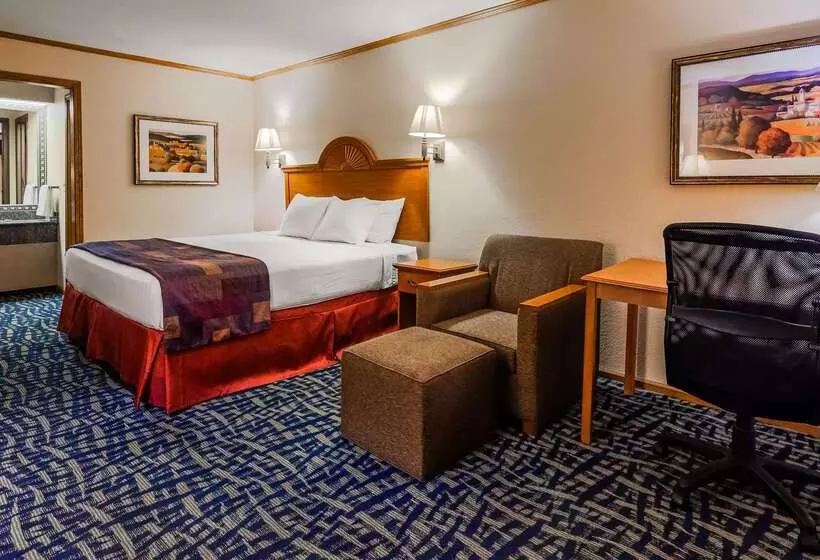هتل Surestay By Best Western Kansas City Country Inn North