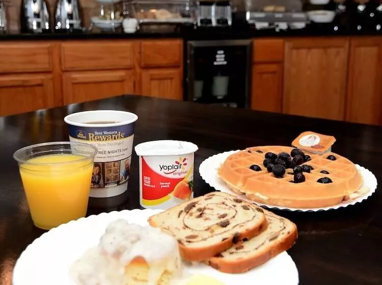 هتل Surestay By Best Western Kansas City Country Inn North