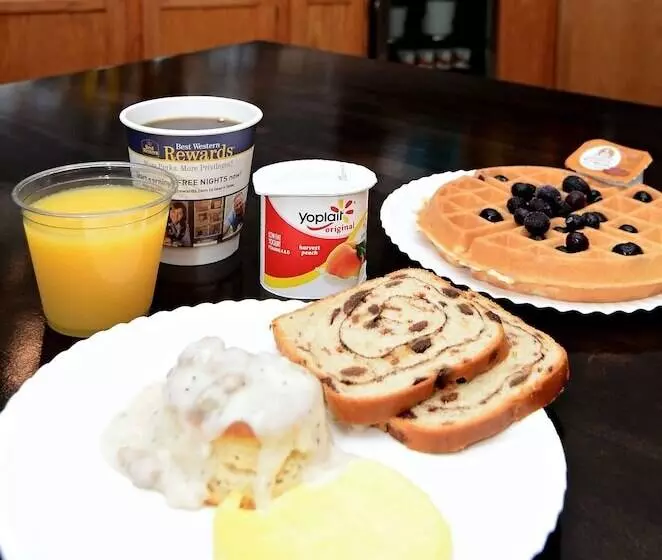 هتل Surestay By Best Western Kansas City Country Inn North