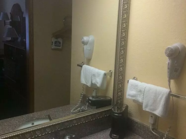 هتل Surestay By Best Western Kansas City Country Inn North